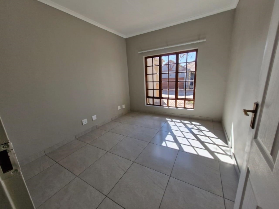 To Let 3 Bedroom Property for Rent in Meerhof North West